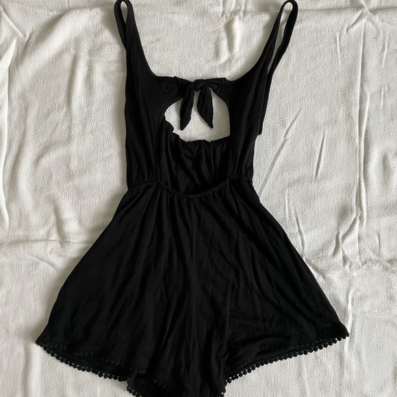 Hollister dark navy romper looks nearly black - Picture 2 of 3